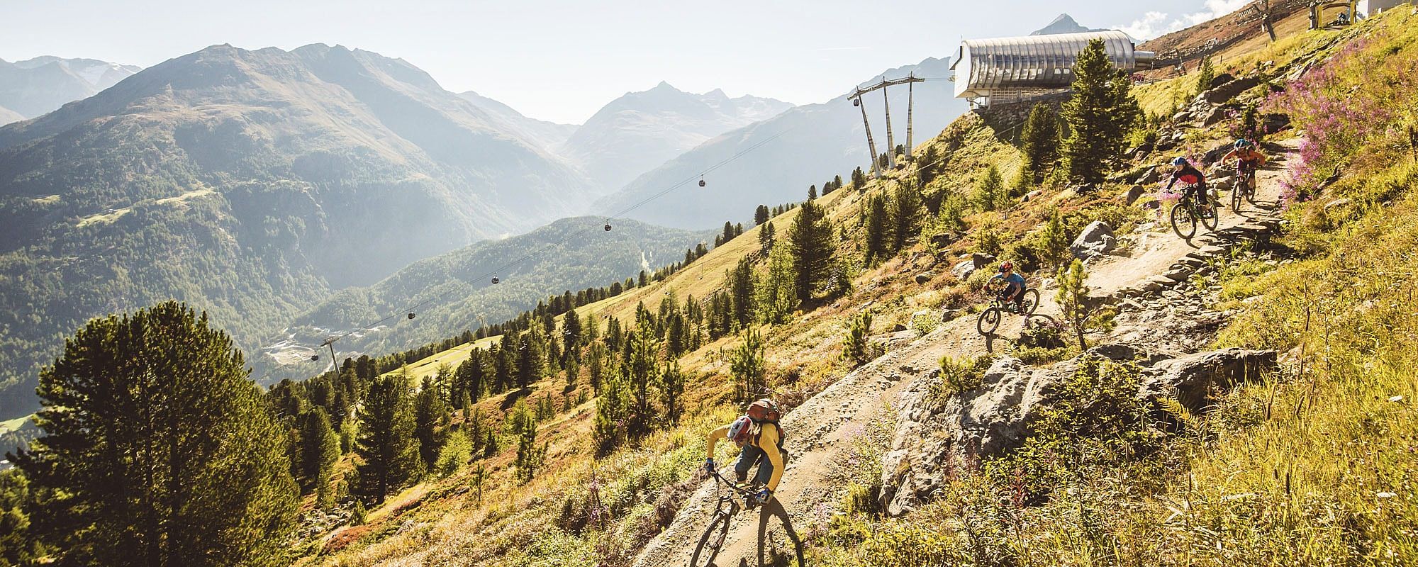 Mountainbike Urlauber in den Bergen