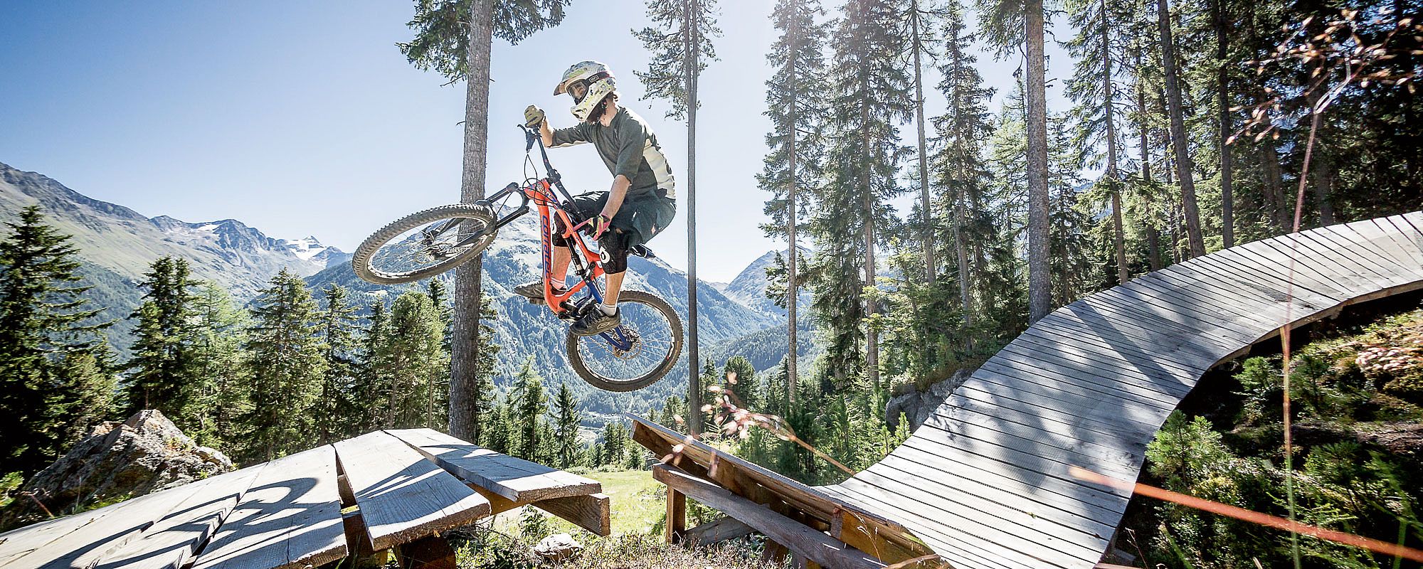 Biker am Downhill Trail in Sölden